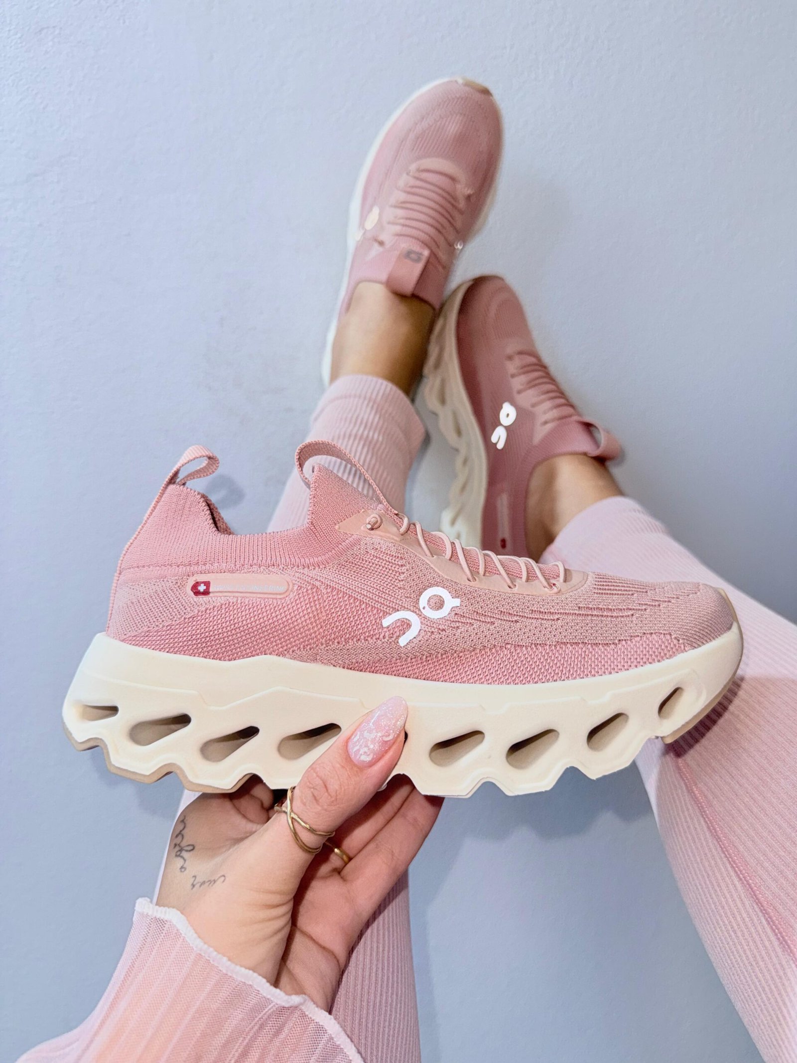 On cloudtilt Running Rose - Imagem 2