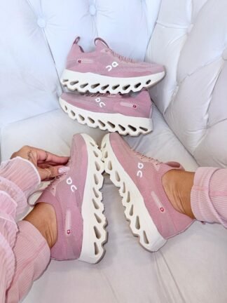 On cloudtilt Running Rose